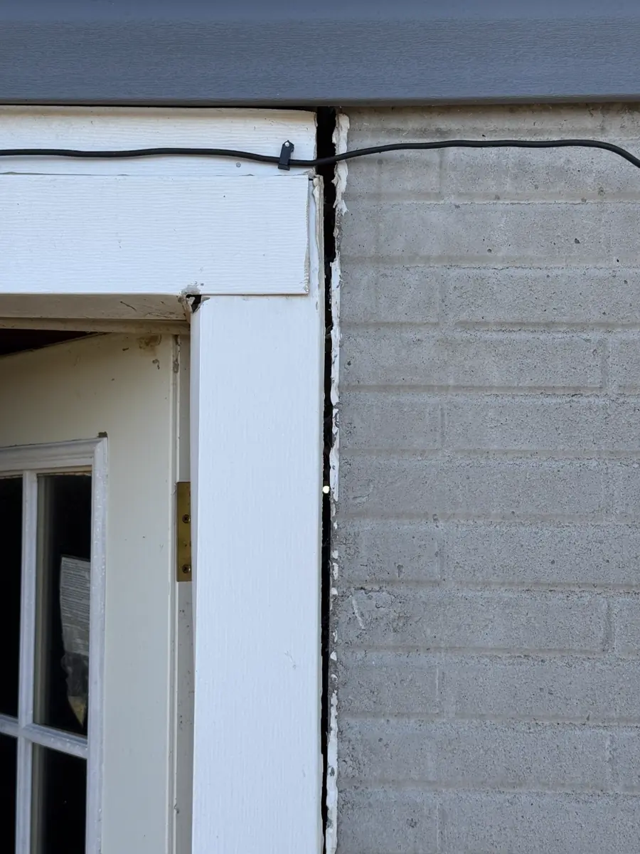 Diagonal wall crack caused by differential settlement — Independence, Missouri