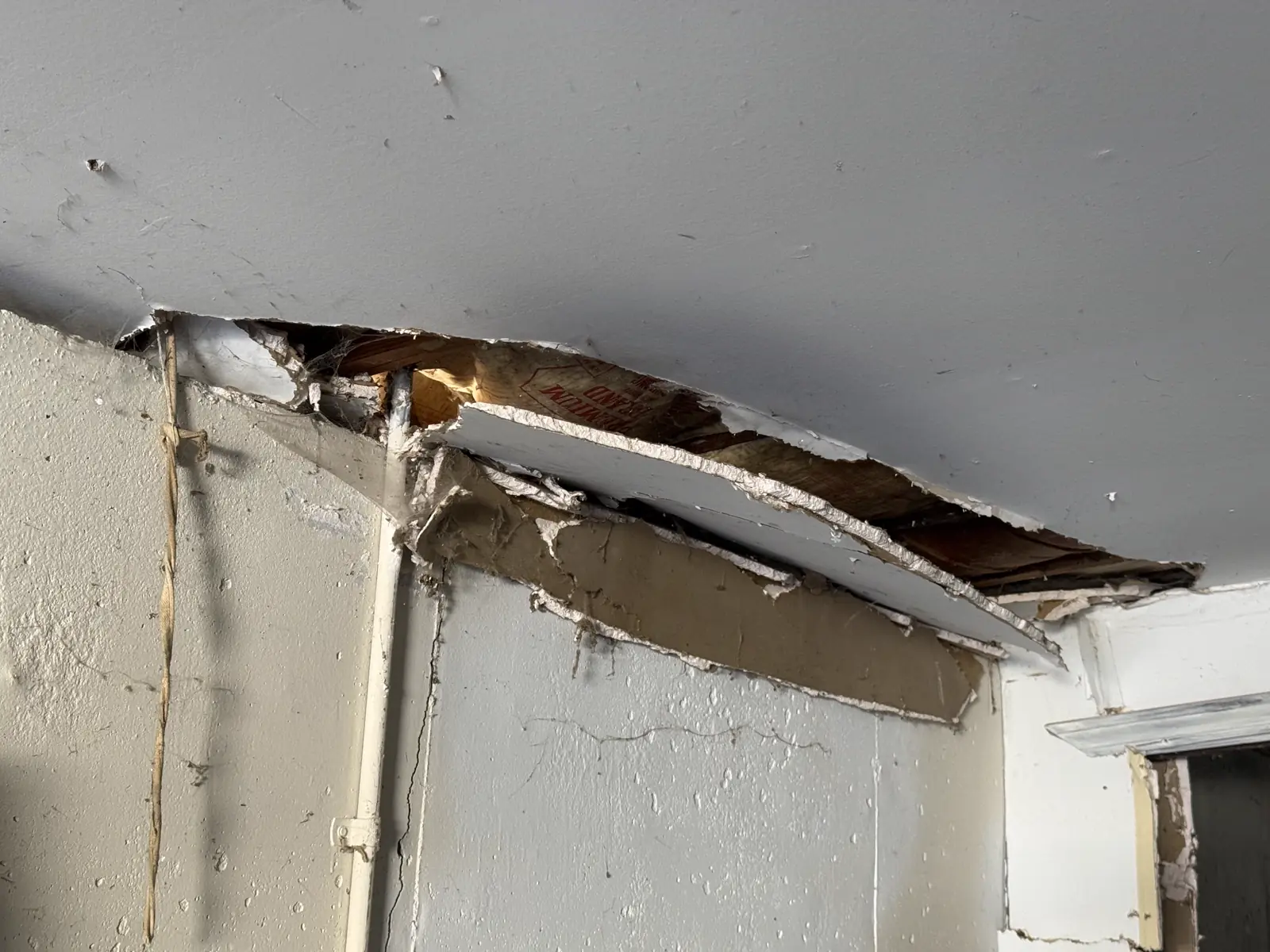 Ceiling pulling away from wall in basement — Lee's Summit, MO