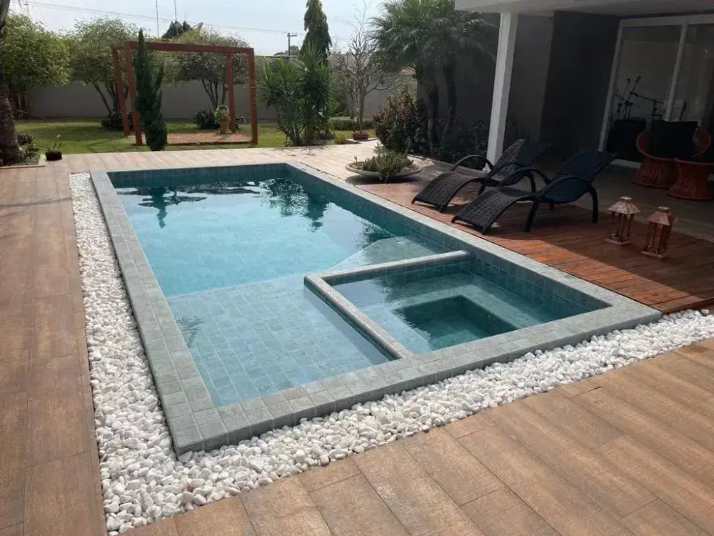 Elegance by Kisol Retro fiberglass pool shell — pool installation by JLB in West Des Moines, Iowa