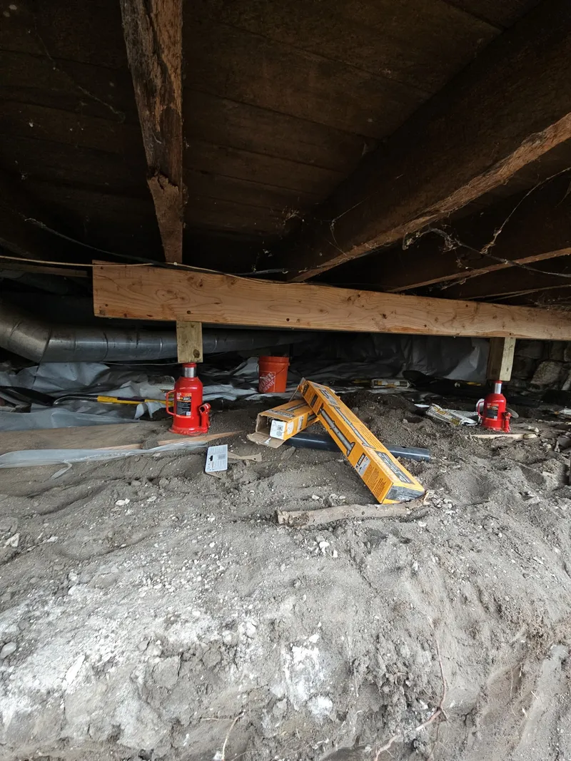 Crawlspace support jacks and beam reinforcement in Altoona, IA